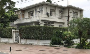 URDESA CENTRAL:VENDO CASA EN SECTOR COMERCIAL