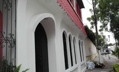 URDESA CENTRAL:VENDO CASA EN SECTOR COMERCIAL