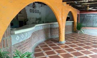 SALINAS:EN 500 M2 VENDO CASA CON JACUZZI ESTILO ESPAÑOL