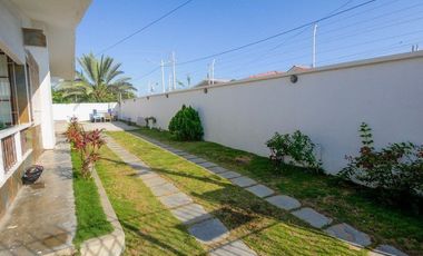 CHIPIPE: ALQUILO CASA CON CASCADA EN LA PISCINA, JACUZZI Y  PATIOS