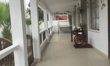 CHIPIPE: ALQUILO CASA CON CASCADA EN LA PISCINA, JACUZZI Y  PATIOS