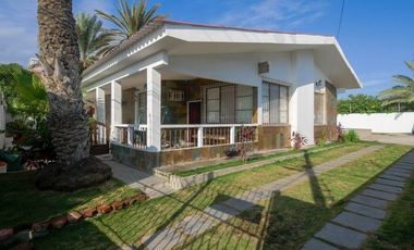 CHIPIPE: ALQUILO CASA CON CASCADA EN LA PISCINA, JACUZZI Y  PATIOS