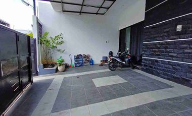 Rumah Mewah Tengah Kota Dekat Solo Square