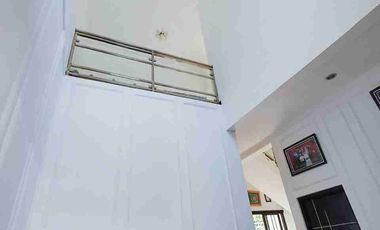 Rumah Mewah Tengah Kota Dekat Solo Square