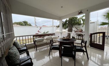 CHIPIPE: VENDO CASA CON CASCADA EN LA PISCINA