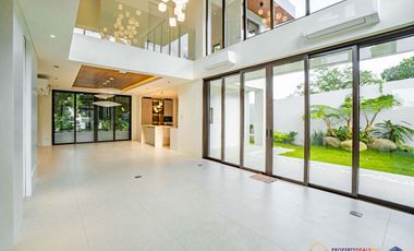 𝐁𝐫𝐚𝐧𝐝 𝐍𝐞𝐰 𝟒-𝐒𝐭𝐨𝐫𝐞𝐲 𝐌𝐨𝐝𝐞𝐫𝐧 𝐇𝐨𝐦𝐞 𝐟𝐨𝐫 𝐒𝐚𝐥𝐞 𝐚𝐭 𝐀𝐲𝐚𝐥𝐚 𝐖𝐞𝐬𝐭𝐠𝐫𝐨𝐯𝐞 𝐇𝐞𝐢𝐠𝐡𝐭𝐬 𝐢𝐧 𝐋𝐚𝐠𝐮𝐧𝐚