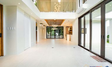 𝐁𝐫𝐚𝐧𝐝 𝐍𝐞𝐰 𝟒-𝐒𝐭𝐨𝐫𝐞𝐲 𝐌𝐨𝐝𝐞𝐫𝐧 𝐇𝐨𝐦𝐞 𝐟𝐨𝐫 𝐒𝐚𝐥𝐞 𝐚𝐭 𝐀𝐲𝐚𝐥𝐚 𝐖𝐞𝐬𝐭𝐠𝐫𝐨𝐯𝐞 𝐇𝐞𝐢𝐠𝐡𝐭𝐬 𝐢𝐧 𝐋𝐚𝐠𝐮𝐧𝐚