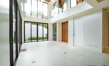 𝐁𝐫𝐚𝐧𝐝 𝐍𝐞𝐰 𝟒-𝐒𝐭𝐨𝐫𝐞𝐲 𝐌𝐨𝐝𝐞𝐫𝐧 𝐇𝐨𝐦𝐞 𝐟𝐨𝐫 𝐒𝐚𝐥𝐞 𝐚𝐭 𝐀𝐲𝐚𝐥𝐚 𝐖𝐞𝐬𝐭𝐠𝐫𝐨𝐯𝐞 𝐇𝐞𝐢𝐠𝐡𝐭𝐬 𝐢𝐧 𝐋𝐚𝐠𝐮𝐧𝐚