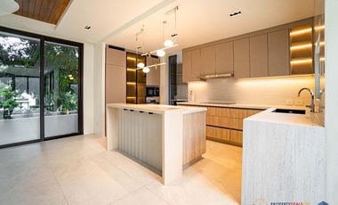 𝐁𝐫𝐚𝐧𝐝 𝐍𝐞𝐰 𝟒-𝐒𝐭𝐨𝐫𝐞𝐲 𝐌𝐨𝐝𝐞𝐫𝐧 𝐇𝐨𝐦𝐞 𝐟𝐨𝐫 𝐒𝐚𝐥𝐞 𝐚𝐭 𝐀𝐲𝐚𝐥𝐚 𝐖𝐞𝐬𝐭𝐠𝐫𝐨𝐯𝐞 𝐇𝐞𝐢𝐠𝐡𝐭𝐬 𝐢𝐧 𝐋𝐚𝐠𝐮𝐧𝐚