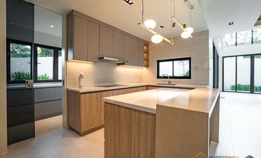 𝐁𝐫𝐚𝐧𝐝 𝐍𝐞𝐰 𝟒-𝐒𝐭𝐨𝐫𝐞𝐲 𝐌𝐨𝐝𝐞𝐫𝐧 𝐇𝐨𝐦𝐞 𝐟𝐨𝐫 𝐒𝐚𝐥𝐞 𝐚𝐭 𝐀𝐲𝐚𝐥𝐚 𝐖𝐞𝐬𝐭𝐠𝐫𝐨𝐯𝐞 𝐇𝐞𝐢𝐠𝐡𝐭𝐬 𝐢𝐧 𝐋𝐚𝐠𝐮𝐧𝐚