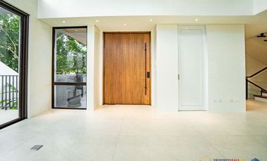 𝐁𝐫𝐚𝐧𝐝 𝐍𝐞𝐰 𝟒-𝐒𝐭𝐨𝐫𝐞𝐲 𝐌𝐨𝐝𝐞𝐫𝐧 𝐇𝐨𝐦𝐞 𝐟𝐨𝐫 𝐒𝐚𝐥𝐞 𝐚𝐭 𝐀𝐲𝐚𝐥𝐚 𝐖𝐞𝐬𝐭𝐠𝐫𝐨𝐯𝐞 𝐇𝐞𝐢𝐠𝐡𝐭𝐬 𝐢𝐧 𝐋𝐚𝐠𝐮𝐧𝐚