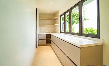 𝐁𝐫𝐚𝐧𝐝 𝐍𝐞𝐰 𝟒-𝐒𝐭𝐨𝐫𝐞𝐲 𝐌𝐨𝐝𝐞𝐫𝐧 𝐇𝐨𝐦𝐞 𝐟𝐨𝐫 𝐒𝐚𝐥𝐞 𝐚𝐭 𝐀𝐲𝐚𝐥𝐚 𝐖𝐞𝐬𝐭𝐠𝐫𝐨𝐯𝐞 𝐇𝐞𝐢𝐠𝐡𝐭𝐬 𝐢𝐧 𝐋𝐚𝐠𝐮𝐧𝐚