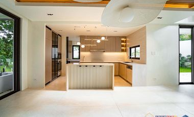 𝐁𝐫𝐚𝐧𝐝 𝐍𝐞𝐰 𝟒-𝐒𝐭𝐨𝐫𝐞𝐲 𝐌𝐨𝐝𝐞𝐫𝐧 𝐇𝐨𝐦𝐞 𝐟𝐨𝐫 𝐒𝐚𝐥𝐞 𝐚𝐭 𝐀𝐲𝐚𝐥𝐚 𝐖𝐞𝐬𝐭𝐠𝐫𝐨𝐯𝐞 𝐇𝐞𝐢𝐠𝐡𝐭𝐬 𝐢𝐧 𝐋𝐚𝐠𝐮𝐧𝐚