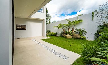 𝐁𝐫𝐚𝐧𝐝 𝐍𝐞𝐰 𝟒-𝐒𝐭𝐨𝐫𝐞𝐲 𝐌𝐨𝐝𝐞𝐫𝐧 𝐇𝐨𝐦𝐞 𝐟𝐨𝐫 𝐒𝐚𝐥𝐞 𝐚𝐭 𝐀𝐲𝐚𝐥𝐚 𝐖𝐞𝐬𝐭𝐠𝐫𝐨𝐯𝐞 𝐇𝐞𝐢𝐠𝐡𝐭𝐬 𝐢𝐧 𝐋𝐚𝐠𝐮𝐧𝐚