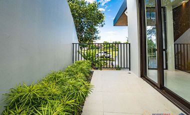 𝐁𝐫𝐚𝐧𝐝 𝐍𝐞𝐰 𝟒-𝐒𝐭𝐨𝐫𝐞𝐲 𝐌𝐨𝐝𝐞𝐫𝐧 𝐇𝐨𝐦𝐞 𝐟𝐨𝐫 𝐒𝐚𝐥𝐞 𝐚𝐭 𝐀𝐲𝐚𝐥𝐚 𝐖𝐞𝐬𝐭𝐠𝐫𝐨𝐯𝐞 𝐇𝐞𝐢𝐠𝐡𝐭𝐬 𝐢𝐧 𝐋𝐚𝐠𝐮𝐧𝐚