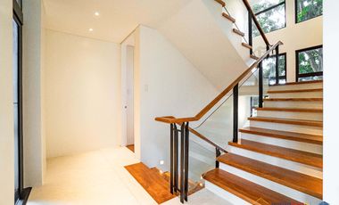 𝐁𝐫𝐚𝐧𝐝 𝐍𝐞𝐰 𝟒-𝐒𝐭𝐨𝐫𝐞𝐲 𝐌𝐨𝐝𝐞𝐫𝐧 𝐇𝐨𝐦𝐞 𝐟𝐨𝐫 𝐒𝐚𝐥𝐞 𝐚𝐭 𝐀𝐲𝐚𝐥𝐚 𝐖𝐞𝐬𝐭𝐠𝐫𝐨𝐯𝐞 𝐇𝐞𝐢𝐠𝐡𝐭𝐬 𝐢𝐧 𝐋𝐚𝐠𝐮𝐧𝐚