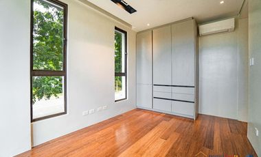 𝐁𝐫𝐚𝐧𝐝 𝐍𝐞𝐰 𝟒-𝐒𝐭𝐨𝐫𝐞𝐲 𝐌𝐨𝐝𝐞𝐫𝐧 𝐇𝐨𝐦𝐞 𝐟𝐨𝐫 𝐒𝐚𝐥𝐞 𝐚𝐭 𝐀𝐲𝐚𝐥𝐚 𝐖𝐞𝐬𝐭𝐠𝐫𝐨𝐯𝐞 𝐇𝐞𝐢𝐠𝐡𝐭𝐬 𝐢𝐧 𝐋𝐚𝐠𝐮𝐧𝐚