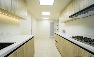 𝐁𝐫𝐚𝐧𝐝 𝐍𝐞𝐰 𝟒-𝐒𝐭𝐨𝐫𝐞𝐲 𝐌𝐨𝐝𝐞𝐫𝐧 𝐇𝐨𝐦𝐞 𝐟𝐨𝐫 𝐒𝐚𝐥𝐞 𝐚𝐭 𝐀𝐲𝐚𝐥𝐚 𝐖𝐞𝐬𝐭𝐠𝐫𝐨𝐯𝐞 𝐇𝐞𝐢𝐠𝐡𝐭𝐬 𝐢𝐧 𝐋𝐚𝐠𝐮𝐧𝐚