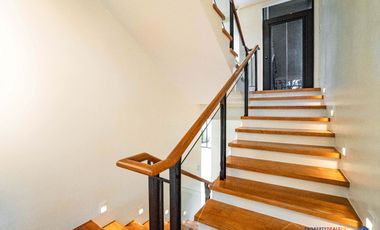 𝐁𝐫𝐚𝐧𝐝 𝐍𝐞𝐰 𝟒-𝐒𝐭𝐨𝐫𝐞𝐲 𝐌𝐨𝐝𝐞𝐫𝐧 𝐇𝐨𝐦𝐞 𝐟𝐨𝐫 𝐒𝐚𝐥𝐞 𝐚𝐭 𝐀𝐲𝐚𝐥𝐚 𝐖𝐞𝐬𝐭𝐠𝐫𝐨𝐯𝐞 𝐇𝐞𝐢𝐠𝐡𝐭𝐬 𝐢𝐧 𝐋𝐚𝐠𝐮𝐧𝐚