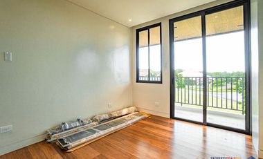 𝐁𝐫𝐚𝐧𝐝 𝐍𝐞𝐰 𝟒-𝐒𝐭𝐨𝐫𝐞𝐲 𝐌𝐨𝐝𝐞𝐫𝐧 𝐇𝐨𝐦𝐞 𝐟𝐨𝐫 𝐒𝐚𝐥𝐞 𝐚𝐭 𝐀𝐲𝐚𝐥𝐚 𝐖𝐞𝐬𝐭𝐠𝐫𝐨𝐯𝐞 𝐇𝐞𝐢𝐠𝐡𝐭𝐬 𝐢𝐧 𝐋𝐚𝐠𝐮𝐧𝐚