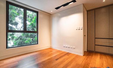 𝐁𝐫𝐚𝐧𝐝 𝐍𝐞𝐰 𝟒-𝐒𝐭𝐨𝐫𝐞𝐲 𝐌𝐨𝐝𝐞𝐫𝐧 𝐇𝐨𝐦𝐞 𝐟𝐨𝐫 𝐒𝐚𝐥𝐞 𝐚𝐭 𝐀𝐲𝐚𝐥𝐚 𝐖𝐞𝐬𝐭𝐠𝐫𝐨𝐯𝐞 𝐇𝐞𝐢𝐠𝐡𝐭𝐬 𝐢𝐧 𝐋𝐚𝐠𝐮𝐧𝐚