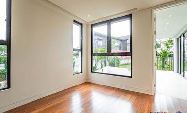 𝐁𝐫𝐚𝐧𝐝 𝐍𝐞𝐰 𝟒-𝐒𝐭𝐨𝐫𝐞𝐲 𝐌𝐨𝐝𝐞𝐫𝐧 𝐇𝐨𝐦𝐞 𝐟𝐨𝐫 𝐒𝐚𝐥𝐞 𝐚𝐭 𝐀𝐲𝐚𝐥𝐚 𝐖𝐞𝐬𝐭𝐠𝐫𝐨𝐯𝐞 𝐇𝐞𝐢𝐠𝐡𝐭𝐬 𝐢𝐧 𝐋𝐚𝐠𝐮𝐧𝐚