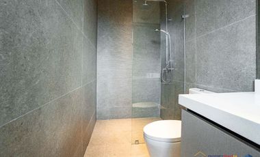 𝐁𝐫𝐚𝐧𝐝 𝐍𝐞𝐰 𝟒-𝐒𝐭𝐨𝐫𝐞𝐲 𝐌𝐨𝐝𝐞𝐫𝐧 𝐇𝐨𝐦𝐞 𝐟𝐨𝐫 𝐒𝐚𝐥𝐞 𝐚𝐭 𝐀𝐲𝐚𝐥𝐚 𝐖𝐞𝐬𝐭𝐠𝐫𝐨𝐯𝐞 𝐇𝐞𝐢𝐠𝐡𝐭𝐬 𝐢𝐧 𝐋𝐚𝐠𝐮𝐧𝐚