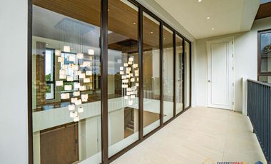 𝐁𝐫𝐚𝐧𝐝 𝐍𝐞𝐰 𝟒-𝐒𝐭𝐨𝐫𝐞𝐲 𝐌𝐨𝐝𝐞𝐫𝐧 𝐇𝐨𝐦𝐞 𝐟𝐨𝐫 𝐒𝐚𝐥𝐞 𝐚𝐭 𝐀𝐲𝐚𝐥𝐚 𝐖𝐞𝐬𝐭𝐠𝐫𝐨𝐯𝐞 𝐇𝐞𝐢𝐠𝐡𝐭𝐬 𝐢𝐧 𝐋𝐚𝐠𝐮𝐧𝐚