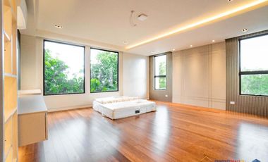 𝐁𝐫𝐚𝐧𝐝 𝐍𝐞𝐰 𝟒-𝐒𝐭𝐨𝐫𝐞𝐲 𝐌𝐨𝐝𝐞𝐫𝐧 𝐇𝐨𝐦𝐞 𝐟𝐨𝐫 𝐒𝐚𝐥𝐞 𝐚𝐭 𝐀𝐲𝐚𝐥𝐚 𝐖𝐞𝐬𝐭𝐠𝐫𝐨𝐯𝐞 𝐇𝐞𝐢𝐠𝐡𝐭𝐬 𝐢𝐧 𝐋𝐚𝐠𝐮𝐧𝐚