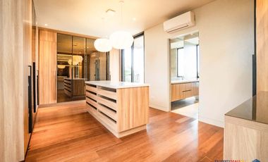 𝐁𝐫𝐚𝐧𝐝 𝐍𝐞𝐰 𝟒-𝐒𝐭𝐨𝐫𝐞𝐲 𝐌𝐨𝐝𝐞𝐫𝐧 𝐇𝐨𝐦𝐞 𝐟𝐨𝐫 𝐒𝐚𝐥𝐞 𝐚𝐭 𝐀𝐲𝐚𝐥𝐚 𝐖𝐞𝐬𝐭𝐠𝐫𝐨𝐯𝐞 𝐇𝐞𝐢𝐠𝐡𝐭𝐬 𝐢𝐧 𝐋𝐚𝐠𝐮𝐧𝐚