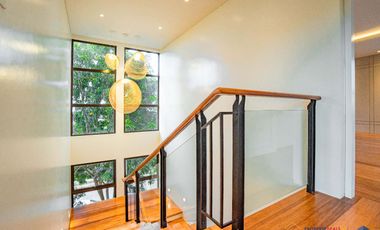 𝐁𝐫𝐚𝐧𝐝 𝐍𝐞𝐰 𝟒-𝐒𝐭𝐨𝐫𝐞𝐲 𝐌𝐨𝐝𝐞𝐫𝐧 𝐇𝐨𝐦𝐞 𝐟𝐨𝐫 𝐒𝐚𝐥𝐞 𝐚𝐭 𝐀𝐲𝐚𝐥𝐚 𝐖𝐞𝐬𝐭𝐠𝐫𝐨𝐯𝐞 𝐇𝐞𝐢𝐠𝐡𝐭𝐬 𝐢𝐧 𝐋𝐚𝐠𝐮𝐧𝐚