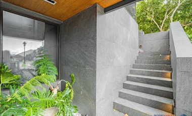 𝐁𝐫𝐚𝐧𝐝 𝐍𝐞𝐰 𝟒-𝐒𝐭𝐨𝐫𝐞𝐲 𝐌𝐨𝐝𝐞𝐫𝐧 𝐇𝐨𝐦𝐞 𝐟𝐨𝐫 𝐒𝐚𝐥𝐞 𝐚𝐭 𝐀𝐲𝐚𝐥𝐚 𝐖𝐞𝐬𝐭𝐠𝐫𝐨𝐯𝐞 𝐇𝐞𝐢𝐠𝐡𝐭𝐬 𝐢𝐧 𝐋𝐚𝐠𝐮𝐧𝐚