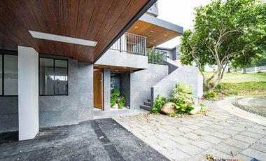 𝐁𝐫𝐚𝐧𝐝 𝐍𝐞𝐰 𝟒-𝐒𝐭𝐨𝐫𝐞𝐲 𝐌𝐨𝐝𝐞𝐫𝐧 𝐇𝐨𝐦𝐞 𝐟𝐨𝐫 𝐒𝐚𝐥𝐞 𝐚𝐭 𝐀𝐲𝐚𝐥𝐚 𝐖𝐞𝐬𝐭𝐠𝐫𝐨𝐯𝐞 𝐇𝐞𝐢𝐠𝐡𝐭𝐬 𝐢𝐧 𝐋𝐚𝐠𝐮𝐧𝐚