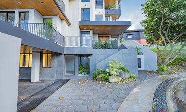 𝐁𝐫𝐚𝐧𝐝 𝐍𝐞𝐰 𝟒-𝐒𝐭𝐨𝐫𝐞𝐲 𝐌𝐨𝐝𝐞𝐫𝐧 𝐇𝐨𝐦𝐞 𝐟𝐨𝐫 𝐒𝐚𝐥𝐞 𝐚𝐭 𝐀𝐲𝐚𝐥𝐚 𝐖𝐞𝐬𝐭𝐠𝐫𝐨𝐯𝐞 𝐇𝐞𝐢𝐠𝐡𝐭𝐬 𝐢𝐧 𝐋𝐚𝐠𝐮𝐧𝐚