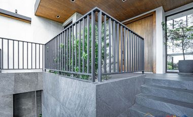 𝐁𝐫𝐚𝐧𝐝 𝐍𝐞𝐰 𝟒-𝐒𝐭𝐨𝐫𝐞𝐲 𝐌𝐨𝐝𝐞𝐫𝐧 𝐇𝐨𝐦𝐞 𝐟𝐨𝐫 𝐒𝐚𝐥𝐞 𝐚𝐭 𝐀𝐲𝐚𝐥𝐚 𝐖𝐞𝐬𝐭𝐠𝐫𝐨𝐯𝐞 𝐇𝐞𝐢𝐠𝐡𝐭𝐬 𝐢𝐧 𝐋𝐚𝐠𝐮𝐧𝐚