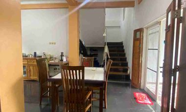 DIJUAL RUMAH MEWAH LINGKUNGAN PERUMAHAN 3LANTAI DEKAT RS WIROSABAN KAMPUS UAD
