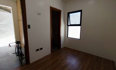 House And Lot For Sale In  Bayanihan Village Bf Homes Paranaque City-ND