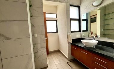 RENTA DE DEPARTAMENTO DE 260m2 CON ROOF GARDEN DE 37m2 CASI EN LA DEL VALLE