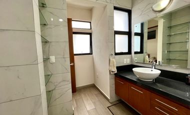 RENTA DE DEPARTAMENTO DE 260m2 CON ROOF GARDEN DE 37m2 CASI EN LA DEL VALLE