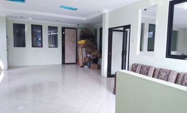 UNIT LANGKA RUANG USAHA PREMIUM DENGAN LAHAN PARKIR SANGAT LUAS DI JATIASIH