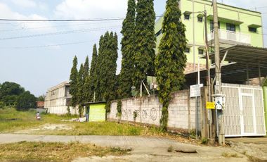 UNIT LANGKA RUANG USAHA PREMIUM DENGAN LAHAN PARKIR SANGAT LUAS DI JATIASIH