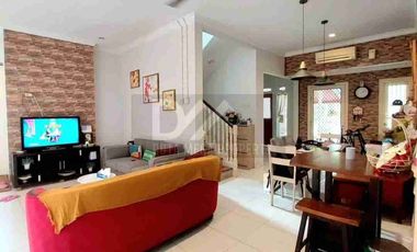 Turun Harga! Dijual Rumah Hook Strategis Di Emerald Bintaro Sektor 9