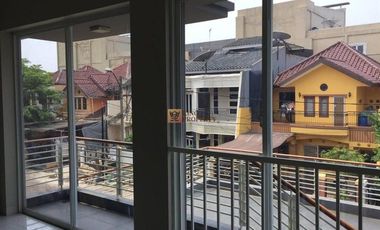 Dijual Rumah Bangunan Baru Hoek 2 Lantai Di Taman Surya Kalideres, Tersedia Garasi Mobil Area Nyaman Bebas Banjir Jakarta Barat
