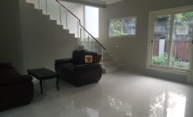 Dijual Rumah Bangunan Baru Hoek 2 Lantai Di Taman Surya Kalideres, Tersedia Garasi Mobil Area Nyaman Bebas Banjir Jakarta Barat