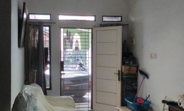 Rumah 2 Lantai Siap Huni Rapi 6x15, 3 Kamar Tidur, Harga 1,6 Miliar