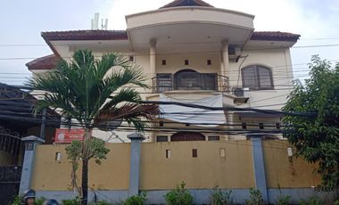 Rumah Mewah Akses ke Mall Living World Dijual, di Seroja Denpasar Area