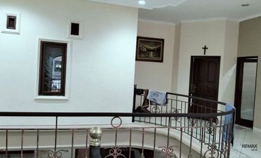 Rumah Mewah Akses ke Mall Living World Dijual, di Seroja Denpasar Area