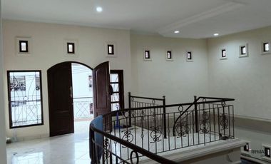 Rumah Mewah Akses ke Mall Living World Dijual, di Seroja Denpasar Area