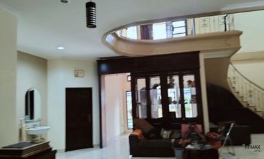 Rumah Mewah Akses ke Mall Living World Dijual, di Seroja Denpasar Area