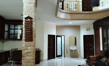 Rumah Mewah Akses ke Mall Living World Dijual, di Seroja Denpasar Area